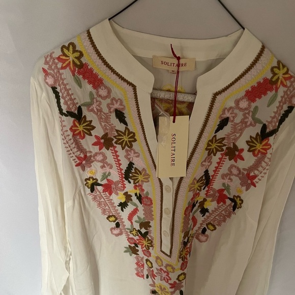 NWT Solitaire Embroidered Tunic Top V-Neck Roll Tab Sleeves Floral Multicolor, M - Picture 2 of 7